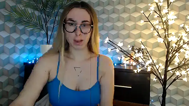  Leslyy Solo 1 online show from October 18, 2025, 6:19 pm