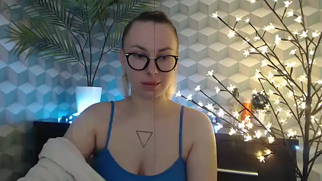  Leslyy Solo 1 online show from October 31, 2025, 6:53 pm