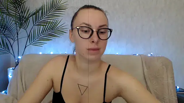  Leslyy Solo 1 online show from November 7, 2025, 3:12 pm