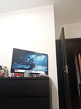 hugebobbs online show from October 9, 2025, 11:52 am