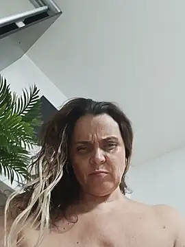 hugebobbs online show from July 22, 2026, 4:32 pm