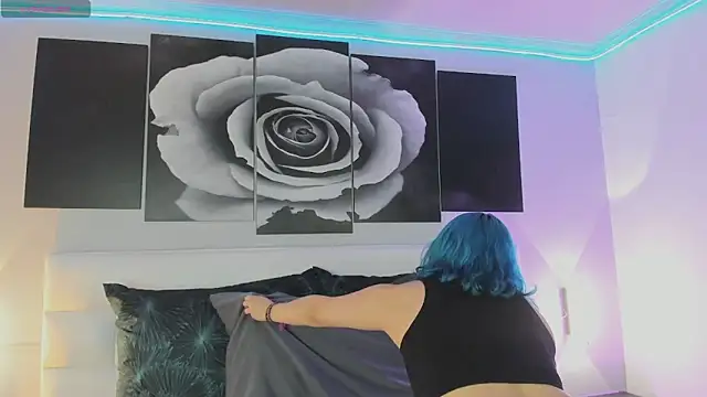 sofi bakerr online show from October 21, 2025, 11:33 am