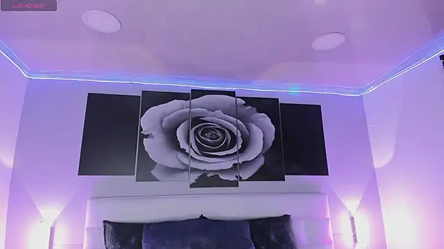 sofi bakerr online show from November 25, 2025, 11:43 am