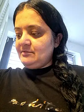 sarahhh1987 online show from January 11, 2026, 10:20 am