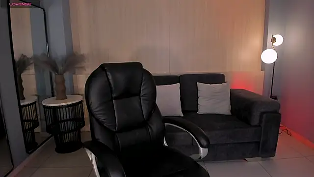 HannaConnor  online show from October 7, 2025, 11:40 am