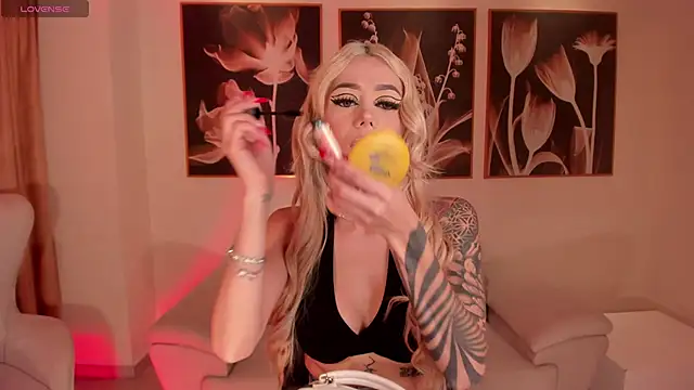 Snapshot of HannaConnor_ chatting on November 11, 2025, 8:53 pm HannaConnor online show from November 11, 2025, 8:53 pm