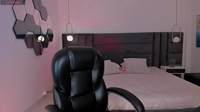 Snapshot of HannaConnor_ chatting on January 13, 2026, 9:09 pm HannaConnor online show from January 13, 2026, 9:09 pm