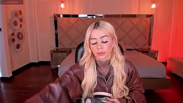 HannaConnor  online show from April 13, 2026, 8:47 pm