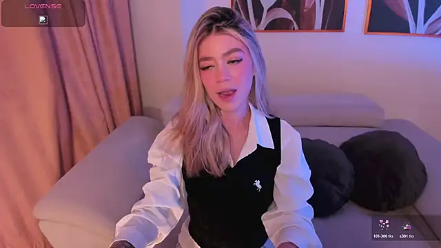 ViolettHansson online show from May 30, 2026, 10:01 am
