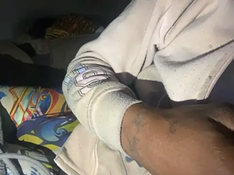 SlimeCrownzOut5 online show from November 5, 2025, 12:16 pm