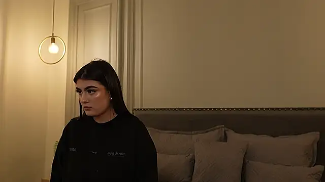 Snapshot of IrisBaker chatting on October 6, 2025, 10:18 pm IrisBaker online show from October 6, 2025, 10:18 pm