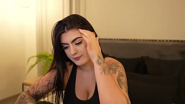 Snapshot of IrisBaker chatting on November 6, 2025, 9:15 pm IrisBaker online show from November 6, 2025, 9:15 pm