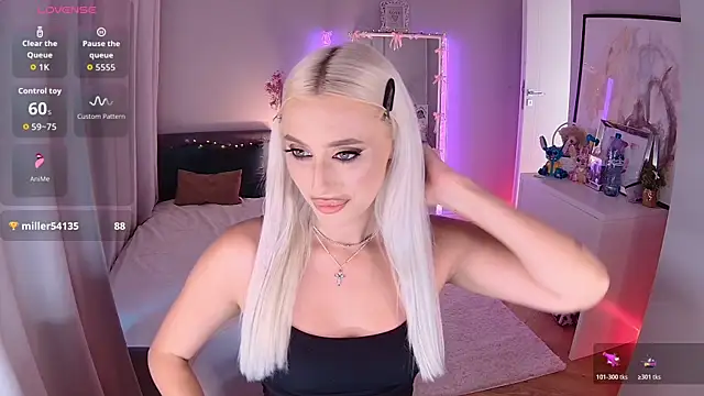 LoryWood online show from October 21, 2025, 2:07 pm