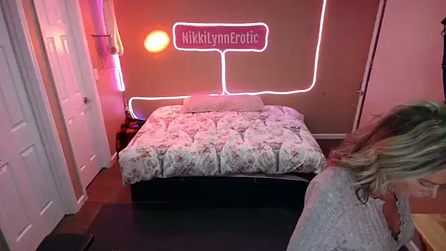 NikkiLynnErotic online show from December 5, 2025, 12:08 am