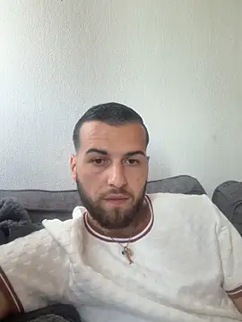 lucasb17 online show from April 18, 2026, 4:22 pm