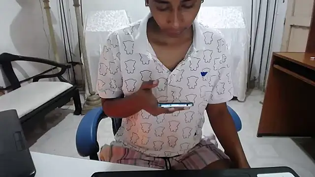 yohatinelly07 online show from November 30, 2025, 11:58 am