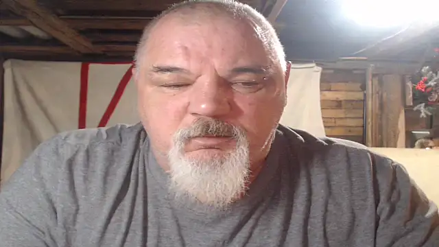 Newfiesausage1972 online show from February 8, 2026, 9:23 am