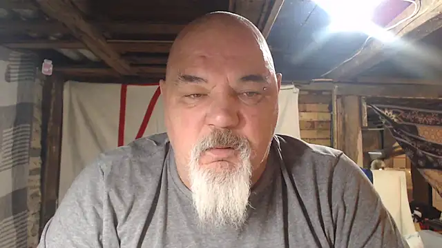 Newfiesausage1972 online show from February 27, 2026, 10:15 am