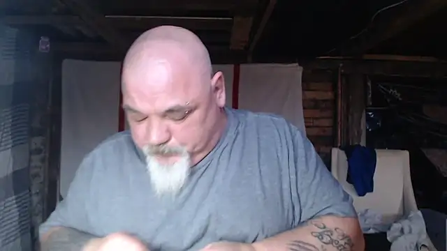 Newfiesausage1972 online show from February 27, 2026, 10:32 pm