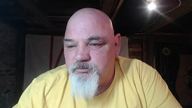 Newfiesausage1972 online show from March 25, 2026, 10:05 pm