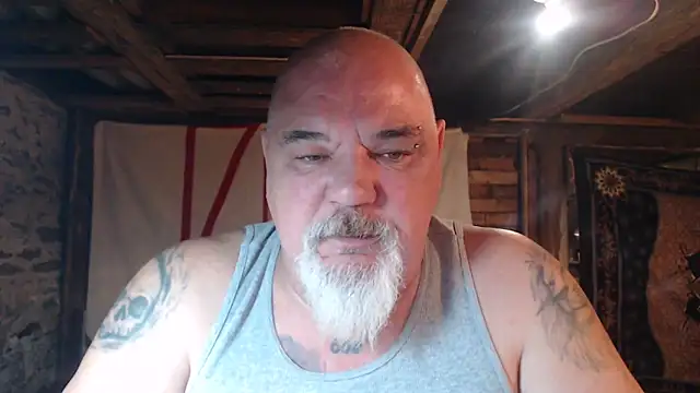 Newfiesausage1972 online show from April 6, 2026, 8:26 am