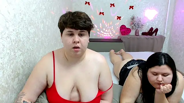 Snapshot of BeckyAndHellen chatting on December 16, 2024, 6:16 pm BeckyAndHellen online show from December 16, 2024, 6:16 pm
