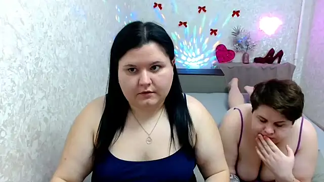 Snapshot of BeckyAndHellen chatting on December 18, 2024, 2:28 pm BeckyAndHellen online show from December 18, 2024, 2:28 pm