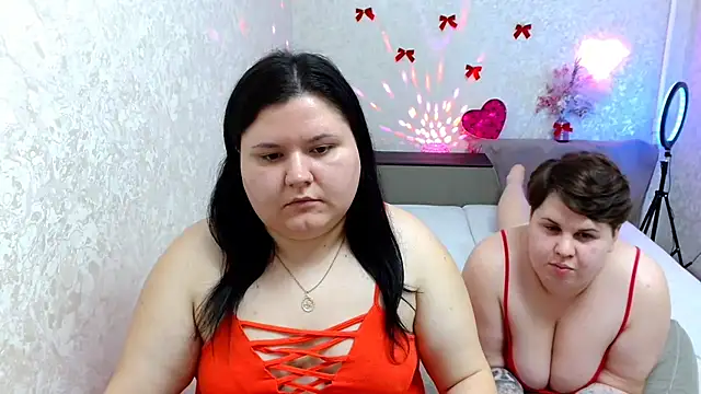 Snapshot of BeckyAndHellen chatting on January 31, 2025, 8:43 pm BeckyAndHellen online show from January 31, 2025, 8:43 pm