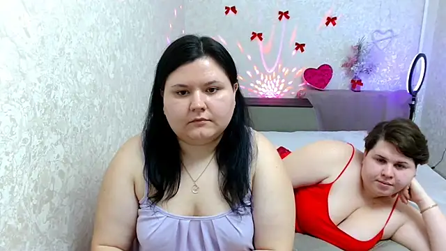 Snapshot of BeckyAndHellen chatting on February 11, 2025, 1:20 pm BeckyAndHellen online show from February 11, 2025, 1:20 pm
