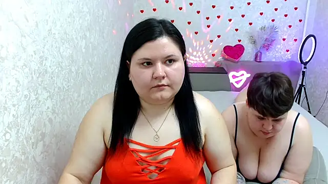 Snapshot of BeckyAndHellen chatting on February 16, 2025, 11:16 am BeckyAndHellen online show from February 16, 2025, 11:16 am