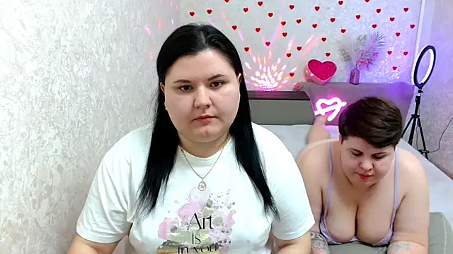 Snapshot of BeckyAndHellen chatting on February 24, 2025, 6:47 pm BeckyAndHellen online show from February 24, 2025, 6:47 pm