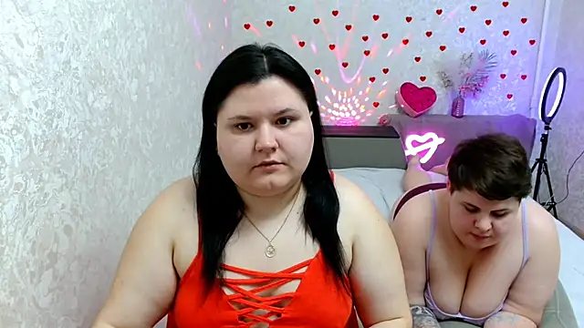 Snapshot of BeckyAndHellen chatting on February 26, 2025, 7:05 pm BeckyAndHellen online show from February 26, 2025, 7:05 pm