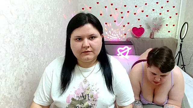 Snapshot of BeckyAndHellen chatting on February 27, 2025, 12:23 pm BeckyAndHellen online show from February 27, 2025, 12:23 pm