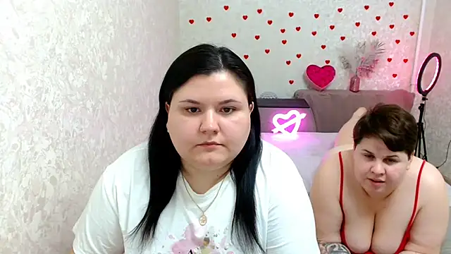 Snapshot of BeckyAndHellen chatting on March 3, 2025, 8:54 pm BeckyAndHellen online show from March 3, 2025, 8:54 pm