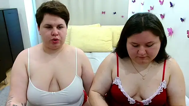 BeckyAndHellen online show from October 5, 2025, 10:35 am