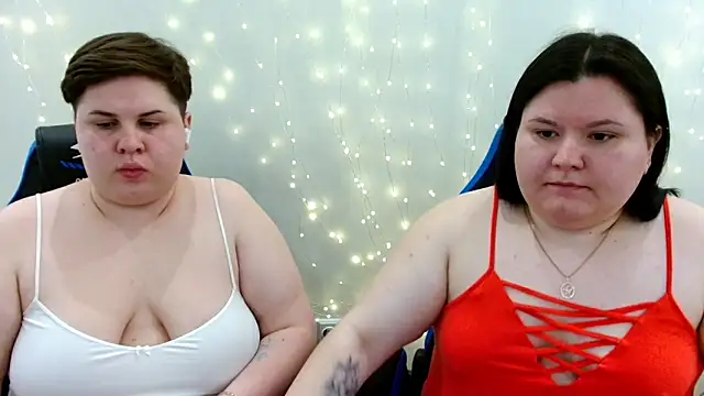 BeckyAndHellen online show from May 15, 2026, 1:07 pm