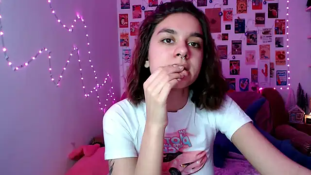 Snapshot of Celine_Dionn chatting on December 18, 2024, 11:13 am Celine Dionn online show from December 18, 2024, 11:13 am