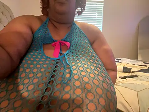 Missredboneo12 online show from September 30, 2025, 4:34 pm