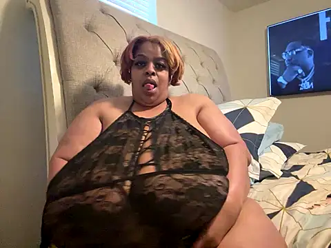 Missredboneo12 online show from October 9, 2025, 2:04 pm