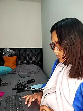 Snapshot of Yaumiko chatting on March 4, 2026, 8:15 pm Yaumiko online show from March 4, 2026, 8:15 pm