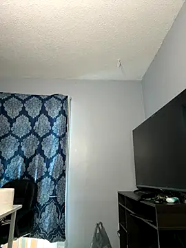 Luisrtrrr online show from October 20, 2025, 1:11 pm