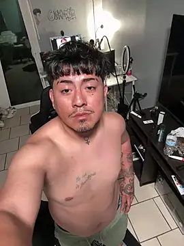 Luisrtrrr online show from April 26, 2026, 2:09 am