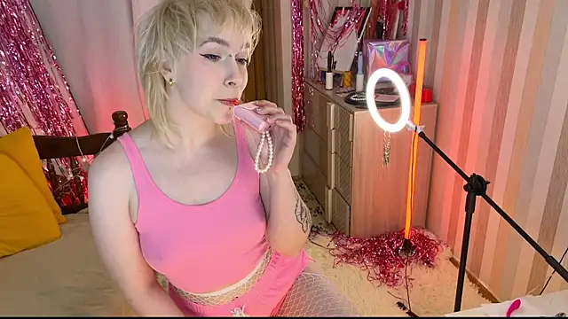 EmmyAmbros online show from February 5, 2026, 6:12 pm