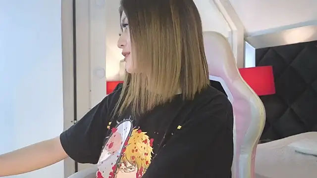 Angela Torres  online show from October 13, 2025, 3:34 pm