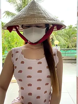 BabyThree  online show from November 20, 2025, 7:41 am