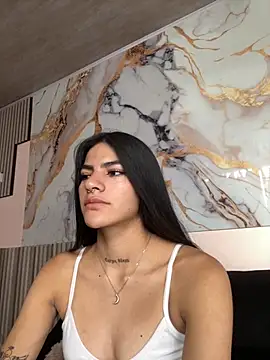 liss hot  online show from October 1, 2025, 9:21 pm