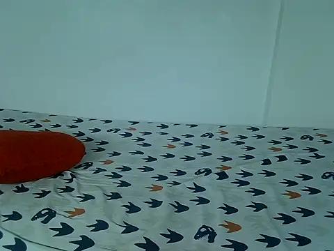 laetitia  online show from November 8, 2025, 9:57 pm