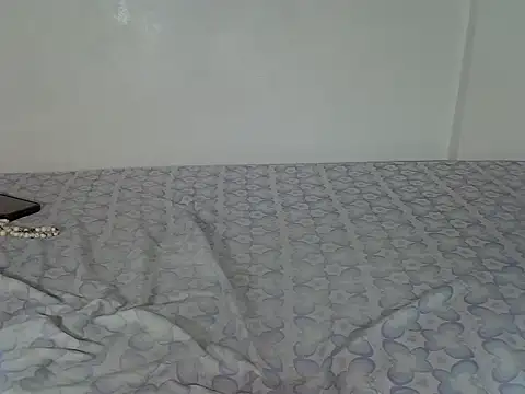 laetitia  online show from March 4, 2026, 3:18 pm