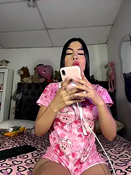 Snapshot of saragill323 chatting on November 9, 2025, 6:50 pm saragill323 online show from November 9, 2025, 6:50 pm