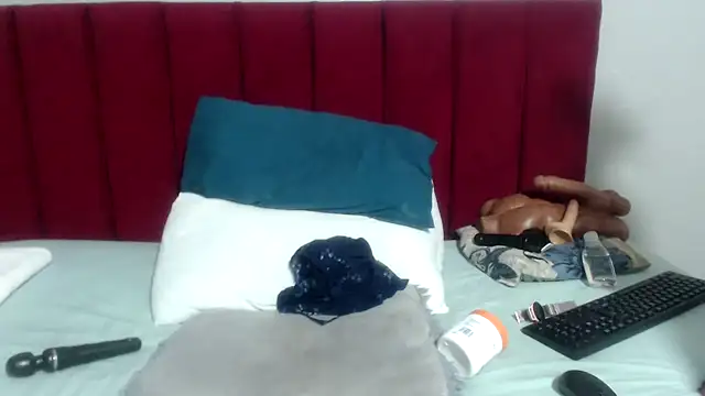 Mochabae online show from October 7, 2025, 1:30 pm